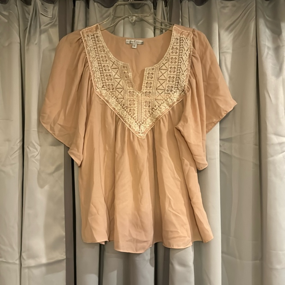 3/$30 Beautiful flowy Moa Moa blouse size small